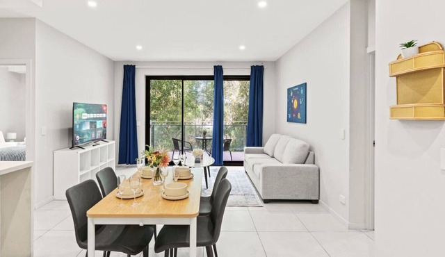 Modern Retreat 2 Ensuite Bedrooms + Walk to Shops in MacGregor