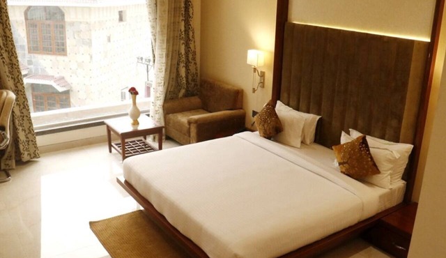Moon And Mars Resort in Kanpur