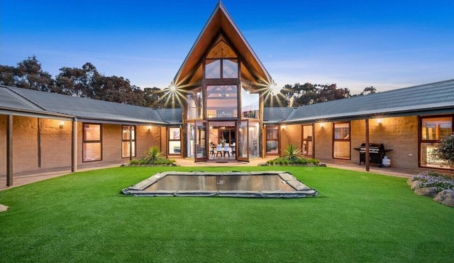 Moonlight Retreat in Whittlesea