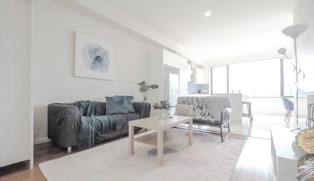 Mt Waverley Spacious 2BR2BA parking wifi balcony in Mount Waverley