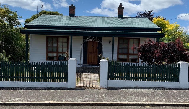 Much Loved Period Cottage in Penguin