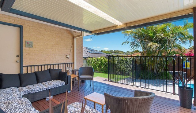 Nama Stay - 4 bedroom holiday home with pool in Lake Cathie