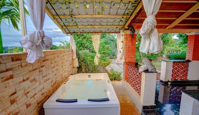 Nature HideawayPool JacuzziBonfire 1hr E-city