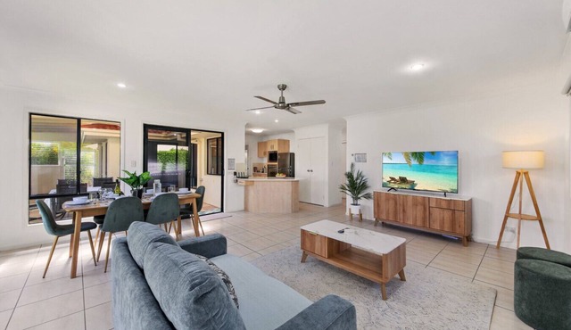 Near Mooloolaba|Fenced Yard + 2 Living Areas |Pets in Mountain Creek