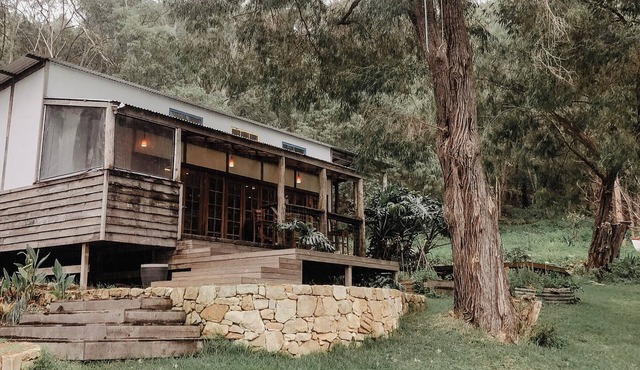 Nest~ Margaret River. Beautiful Rustic Shack on Acerage, close to Beach & Forest in Burnside