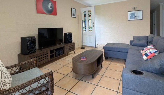 New Farm Escape Three Bedroom Home Free Parking in Brisbane