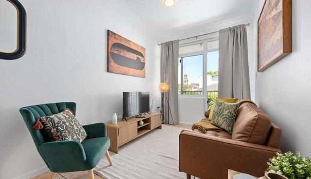 New Farm Nest! 2Bed/1Bath/2Car/Balcony in New Farm