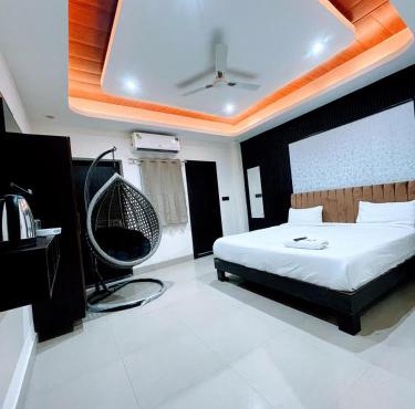 North Eye Hotel in Noida