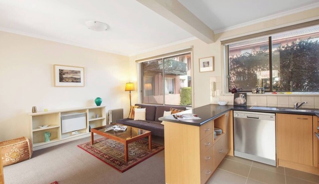 Northcote Charm Spacious and Quiet Suburban Stay in Northcote