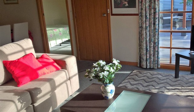 nPeaceful beach retreat, close eateries & IGA store 30 min scenic drive Hobart in Dodges Ferry