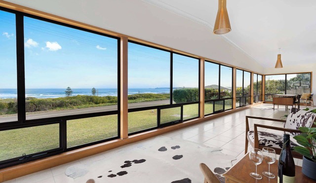 OCEAN OASIS – Panoramic Sea Views in Middleton