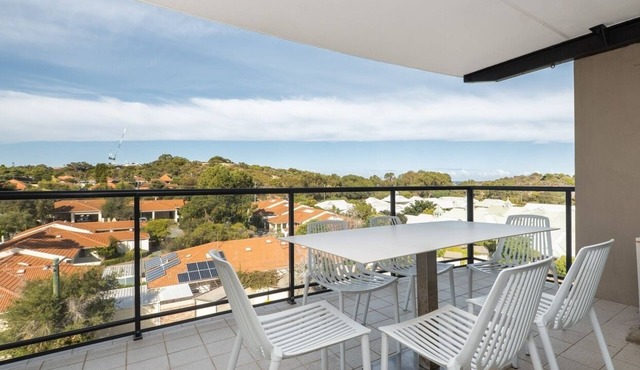 Ocean Outlook; a stylish 2BR apartment with sweeping coastal views in Mosman Park