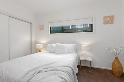 OCEAN SOUNDS - Central Family home for 11 in Apollo Bay