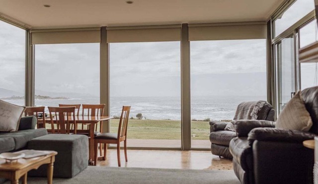 OceanFront - Absolute Waterfront in Glamorgan-Spring Bay