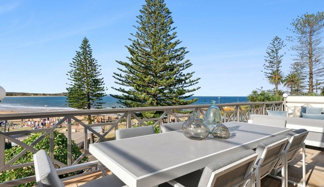 -Oceanfront Elegance: A Coastal Haven in Collaroy Basin's Finest position in Collaroy