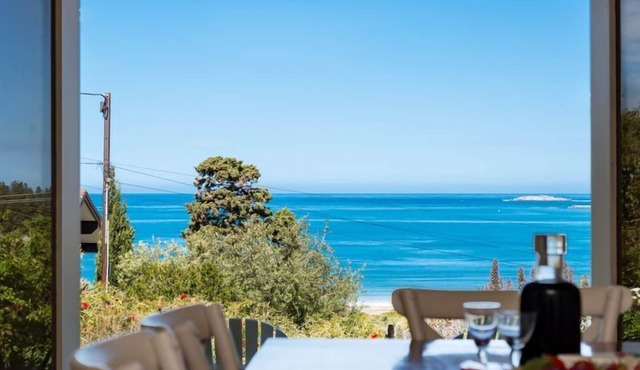 Oceanfront Haven with Unparalleled Views and Retreat Living in Victor Harbor