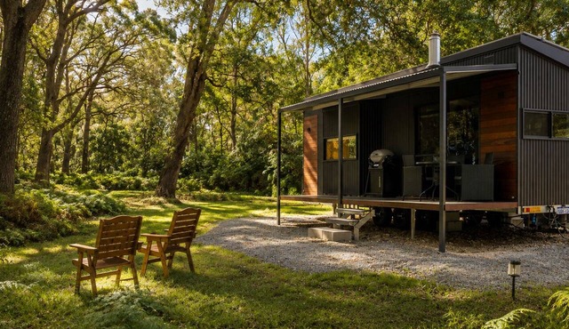 Off Grid Tiny Home Fern View: Escape the City, Unwind & Reconnect with Nature in North Dandalup