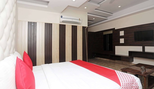 OYO 5183 Hotel Subhadra Residency