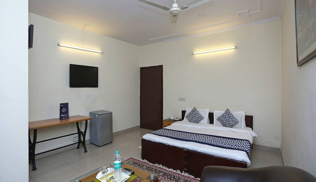 OYO 542 Kalkaji Residency Bnb