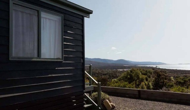 Panorama Cabin - a cosy shack + an unreal view (B) in Bicheno