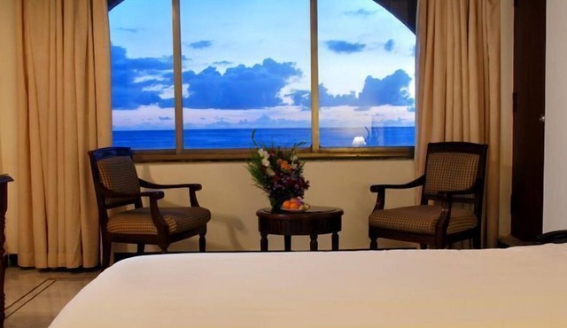Paradise Isle Beach Resort