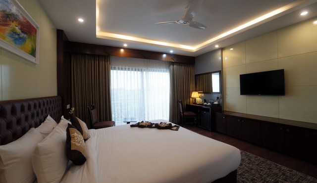 Paragon Hotel and Resort