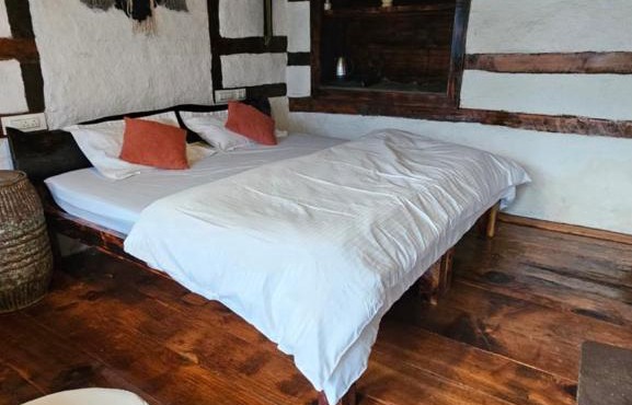 Parvatis Lap Villa & Hostel
