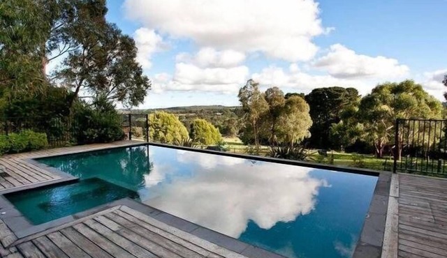 Patsy's Gate - Red Hill South in Red Hill South