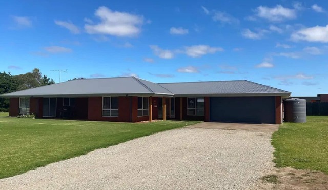 Peace and Quiet in This Country Retreat in Inverleigh