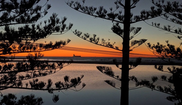 Peace & Quiet with absolute water front ocean views. WiFi and Air con. in Golden Beach