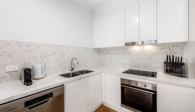 Peaceful 3BR 2BA with Parking Near Airport and CBD in Nundah
