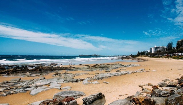 Perfect Location 4Brm Home Warana - 200m to Beach! in Warana