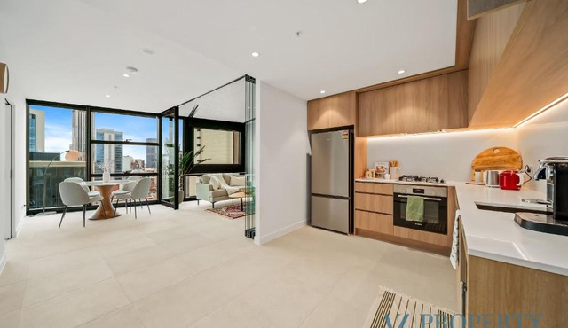 Perth CBD Apartment Unbeatable City Views Pool & Parking Included in Perth