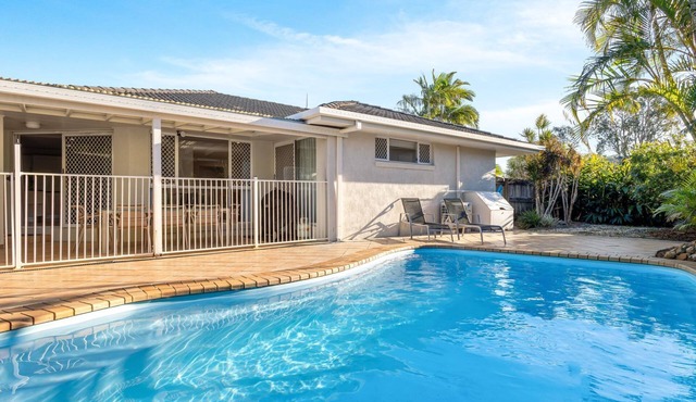 Pet Friendly Home, Pool and Endless Entertainment in Noosaville