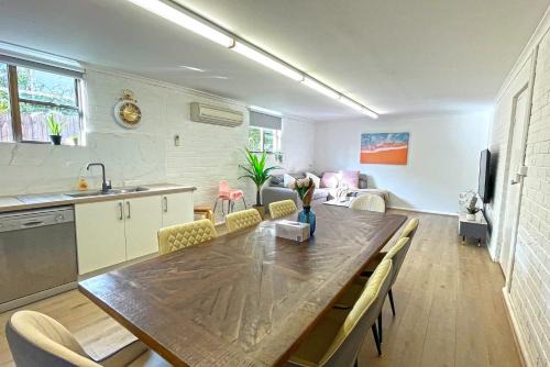 Pet Friendly Well-appointed 3BM Retreat Parking Netflix in Ringwood
