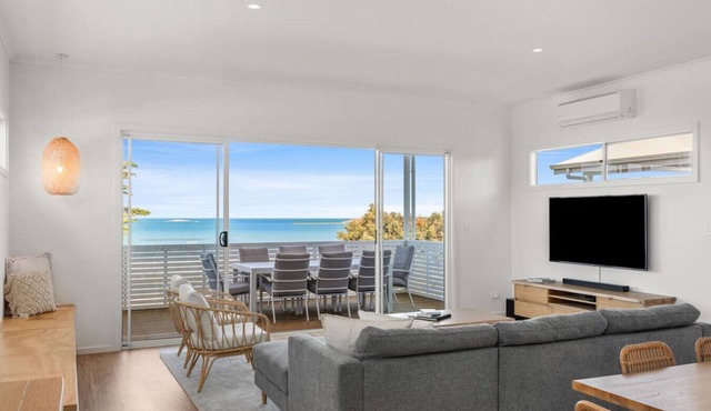 Pipe Dreams—Stunning Ocean Views by Victor Harbor in Hayborough