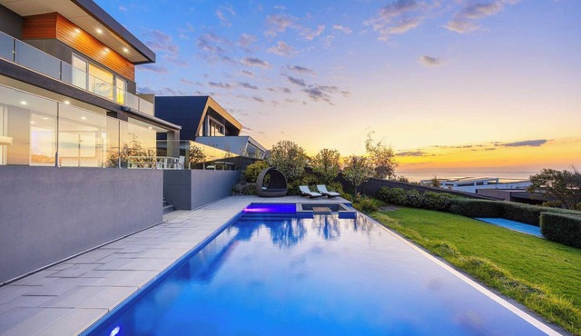 Point Haven Solar Pool, Basketball Court & Views in Mount Martha