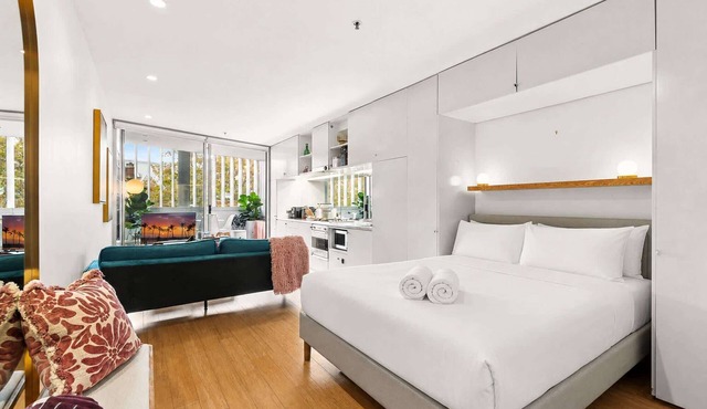Poolside Studio Retreat Near Oxford Street in Darlinghurst