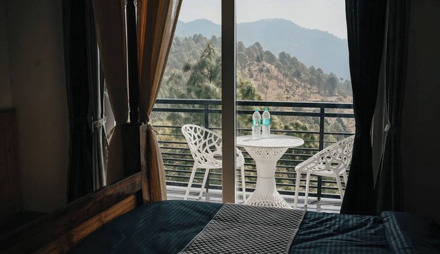 PREMIUM HOTEL BLUE P-I-N-E PALACE