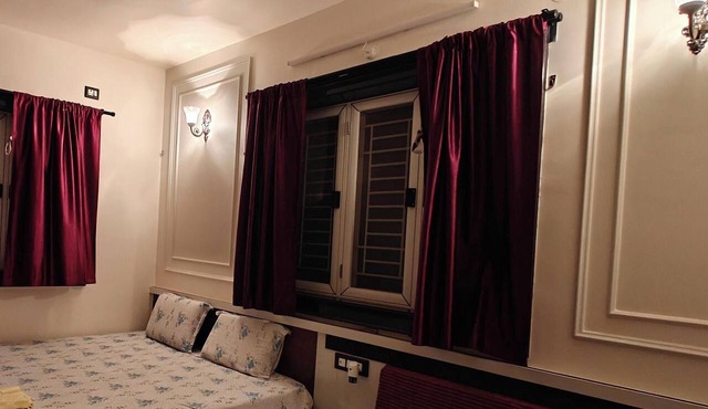 Premium Room w/Private Bath and Wi-Fi, Hyd