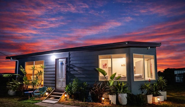 Private Farmhouse with Parking for horse float, boat, caravan. in Werribee South