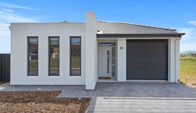 Putters Paradise 25-30 Troon Drive in NORMANVILLE