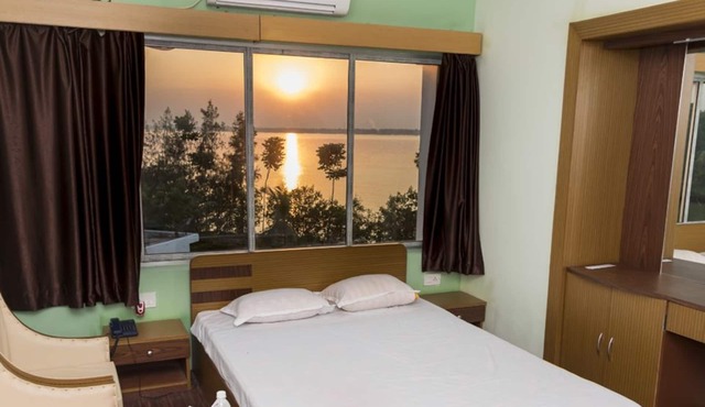 Rajhans Hotel and Resort in Diamond Harbour