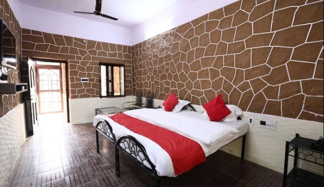 Rawat Resorts in Tivari