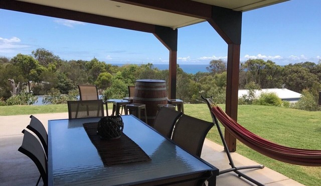 Relax and unwind at Pacific Blue - 500m to Orchid Beach in Fraser Island