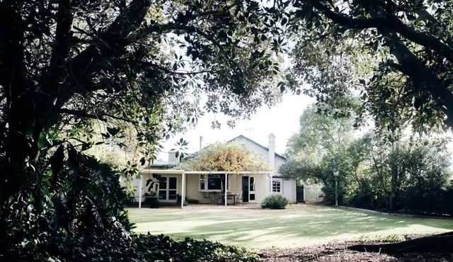 Restored Heritage Home Yarrawonga · Walk to Lake in Yarrawonga