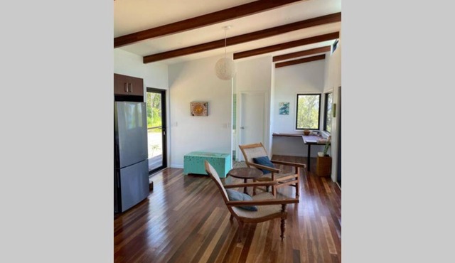 Ridge Cabin - Stunning Views - 5km From Neighbours in Airlie Beach