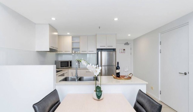 River View Retreat | Stadium & CBD in South Townsville