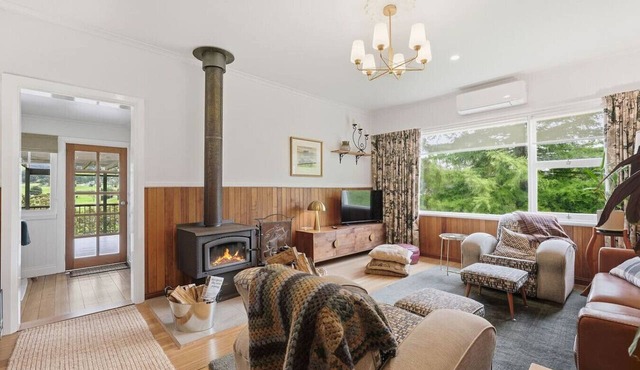 Riverbend Escape – Judbury in Judbury