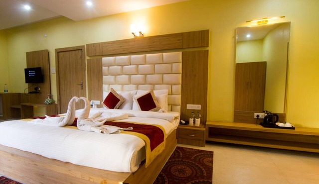 Riverfront Resort in Majhgawan